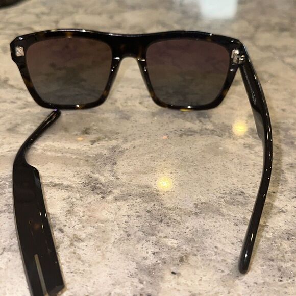Tom Ford Alberto TF1077 ECO 52F Sunglasses – Black Shield Wrap – One Arm Broken - Picture 3 of 6